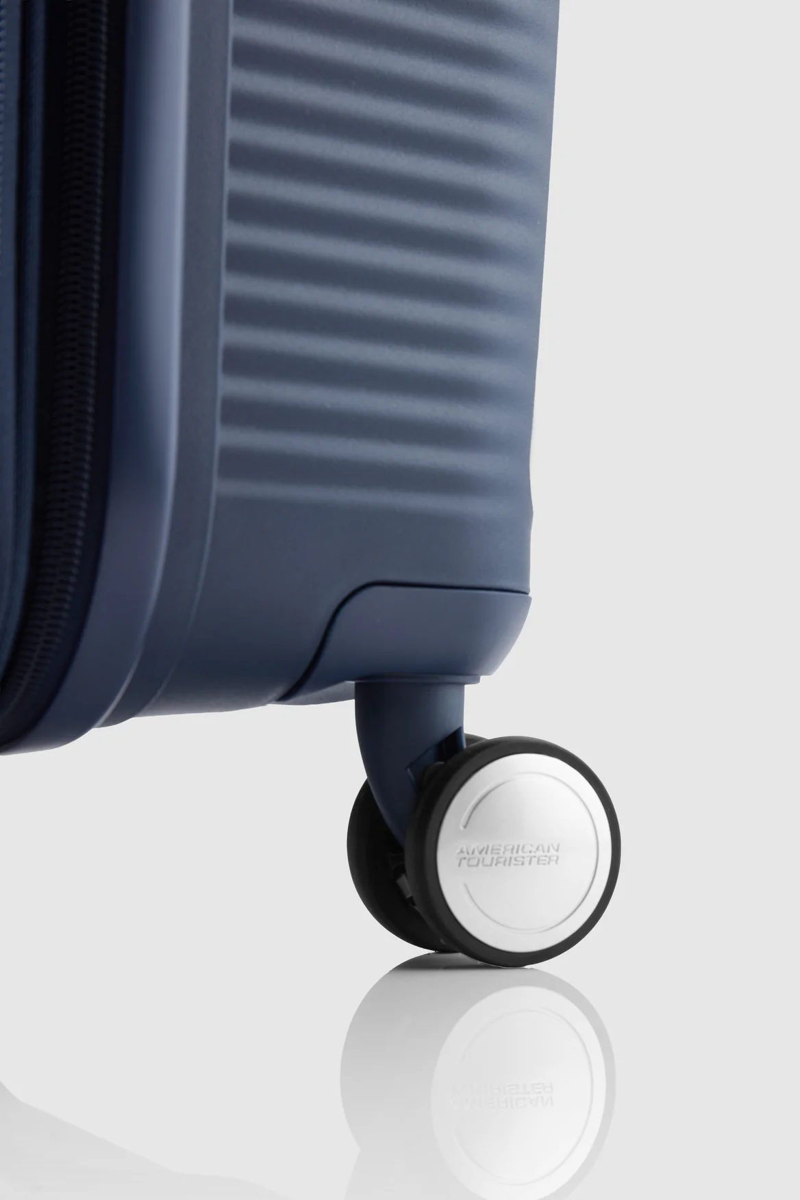 Curio 2 69cm Suitcase - Image 6
