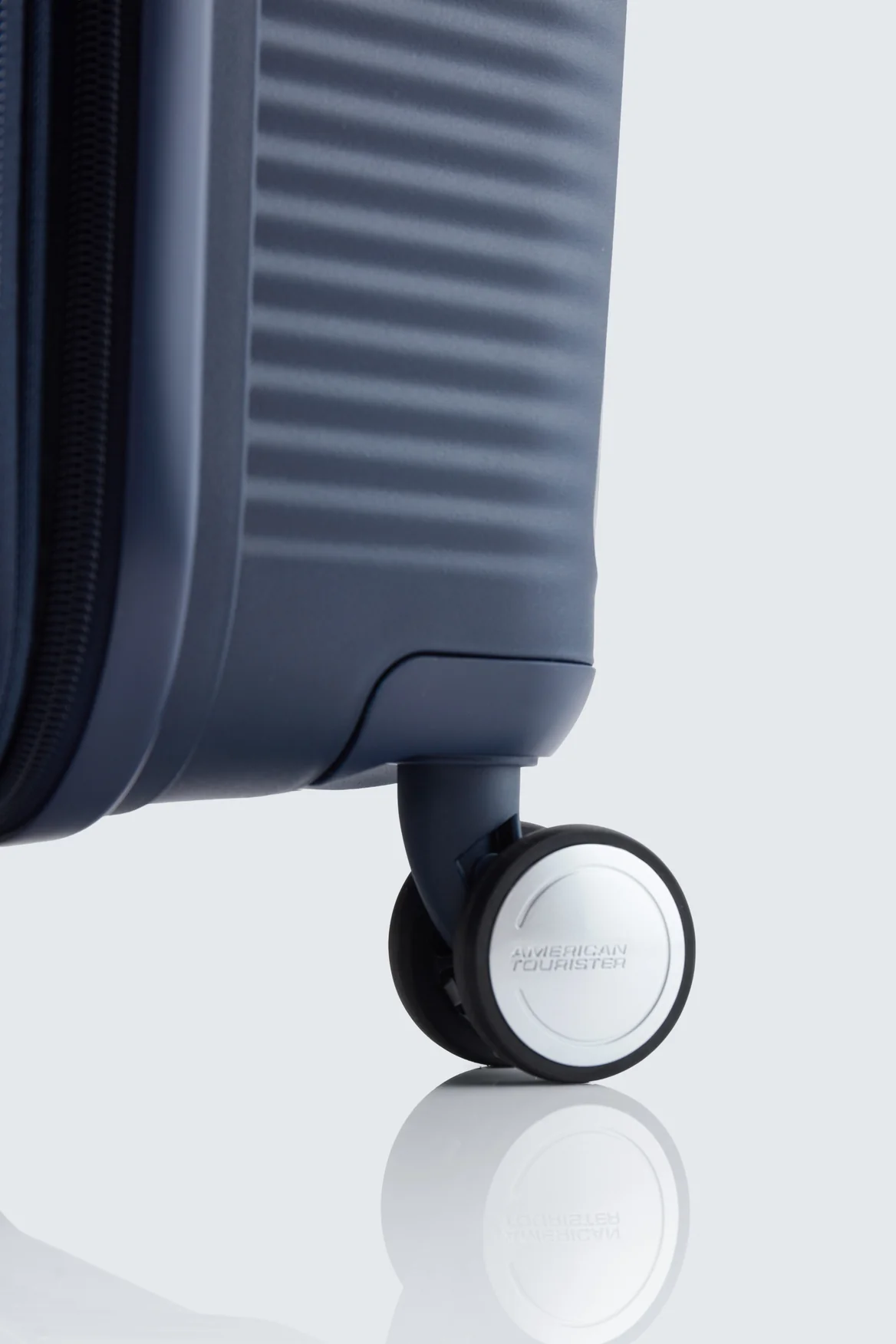 Curio 2 80cm Suitcase - Image 6