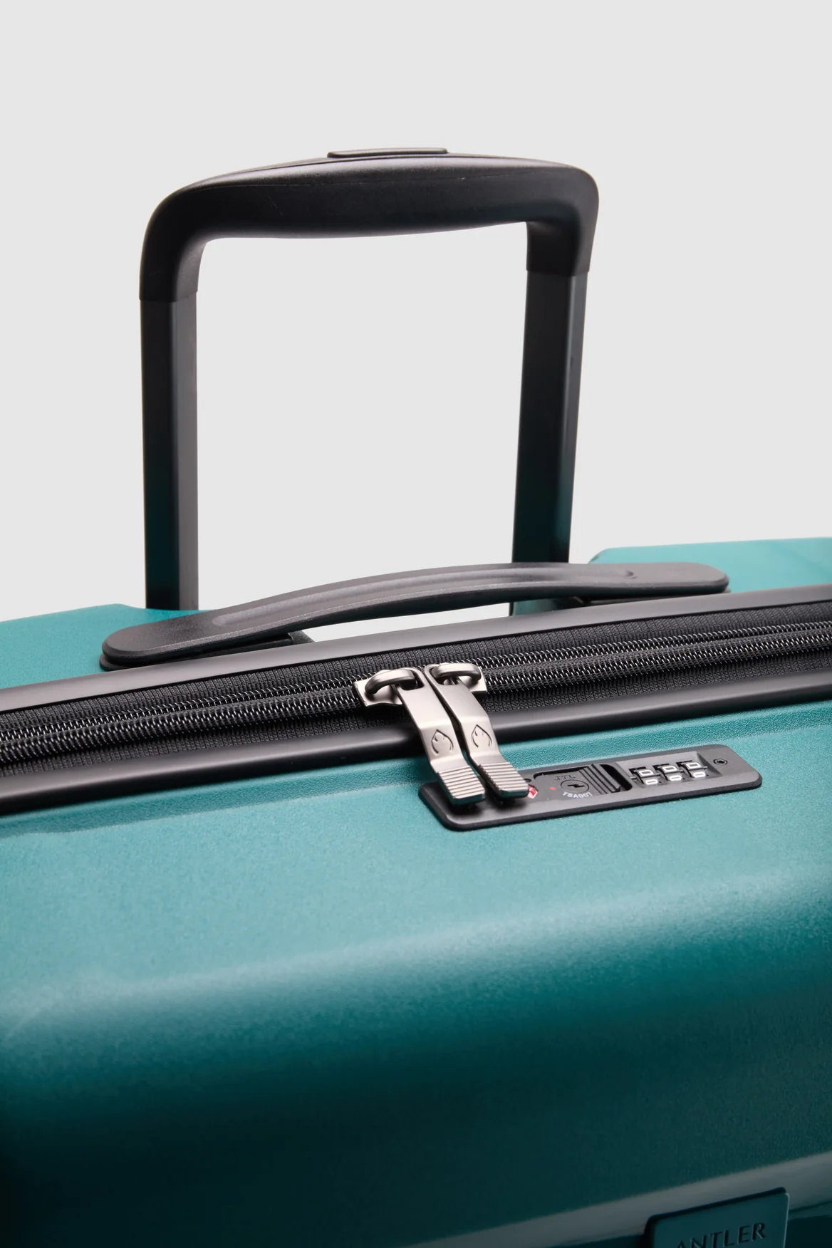 Gloss Stripe 68cm Suitcase - Image 7
