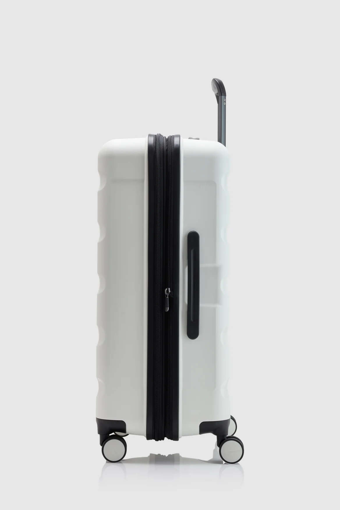 Gloss Stripe 68cm Suitcase - Image 2