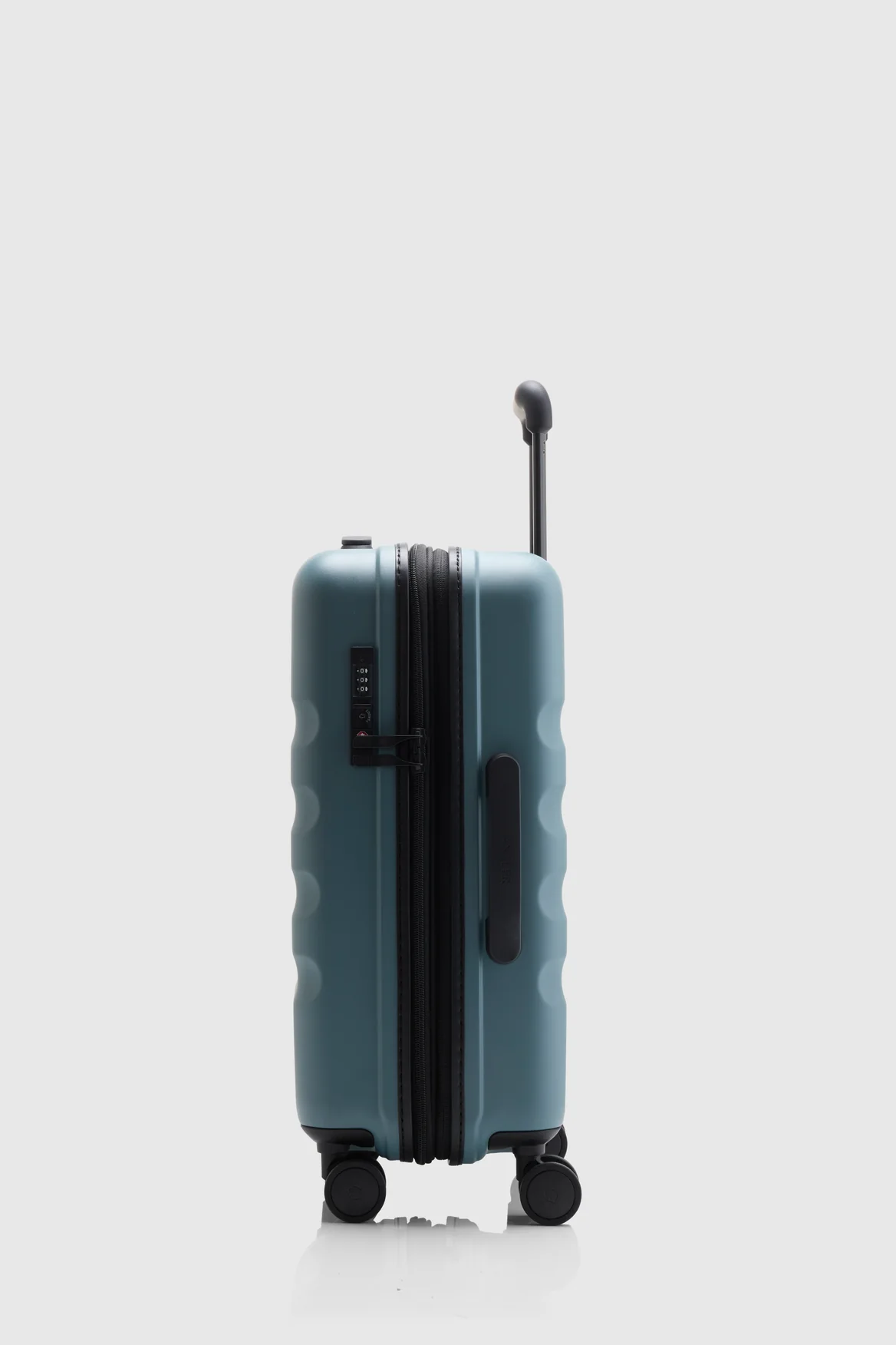 Icon Stripe 55cm Suitcase - Image 2