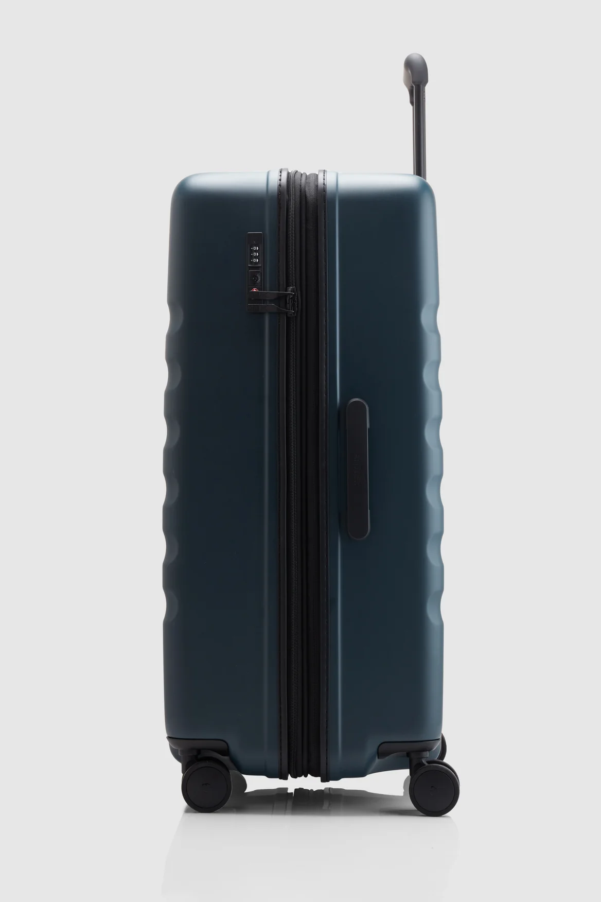 Icon Stripe 78cm Suitcase - Image 2