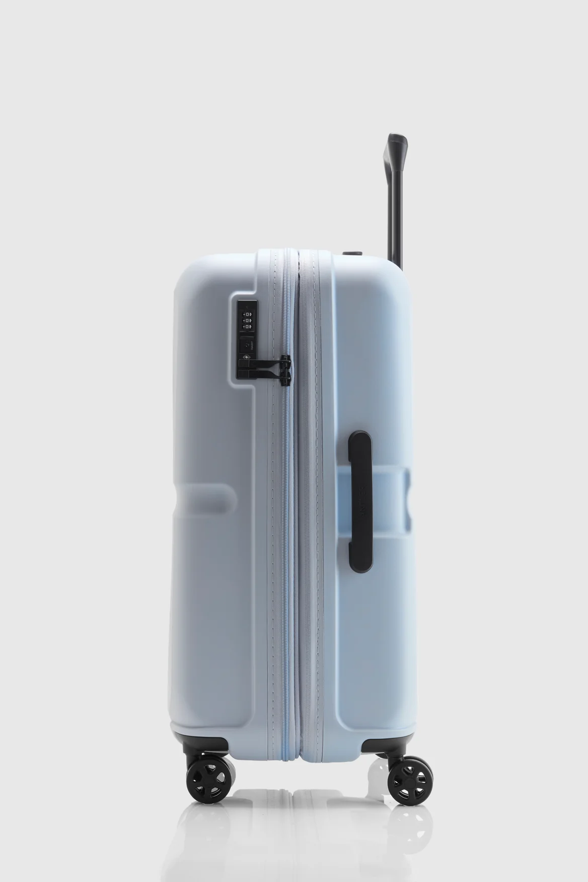 Single Stripe 68cm Suitcase - Image 2