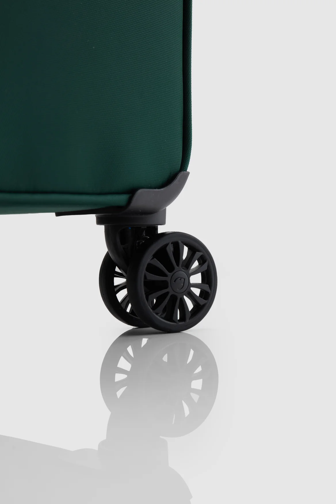 Soft Stripe 2.0 69cm Suitcase - Image 6