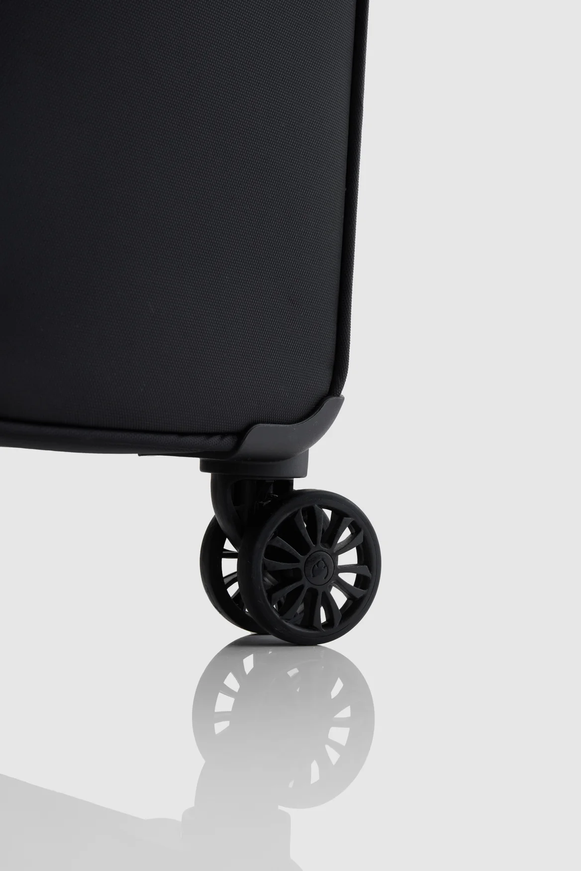 Soft Stripe 2.0 69cm Suitcase - Image 6
