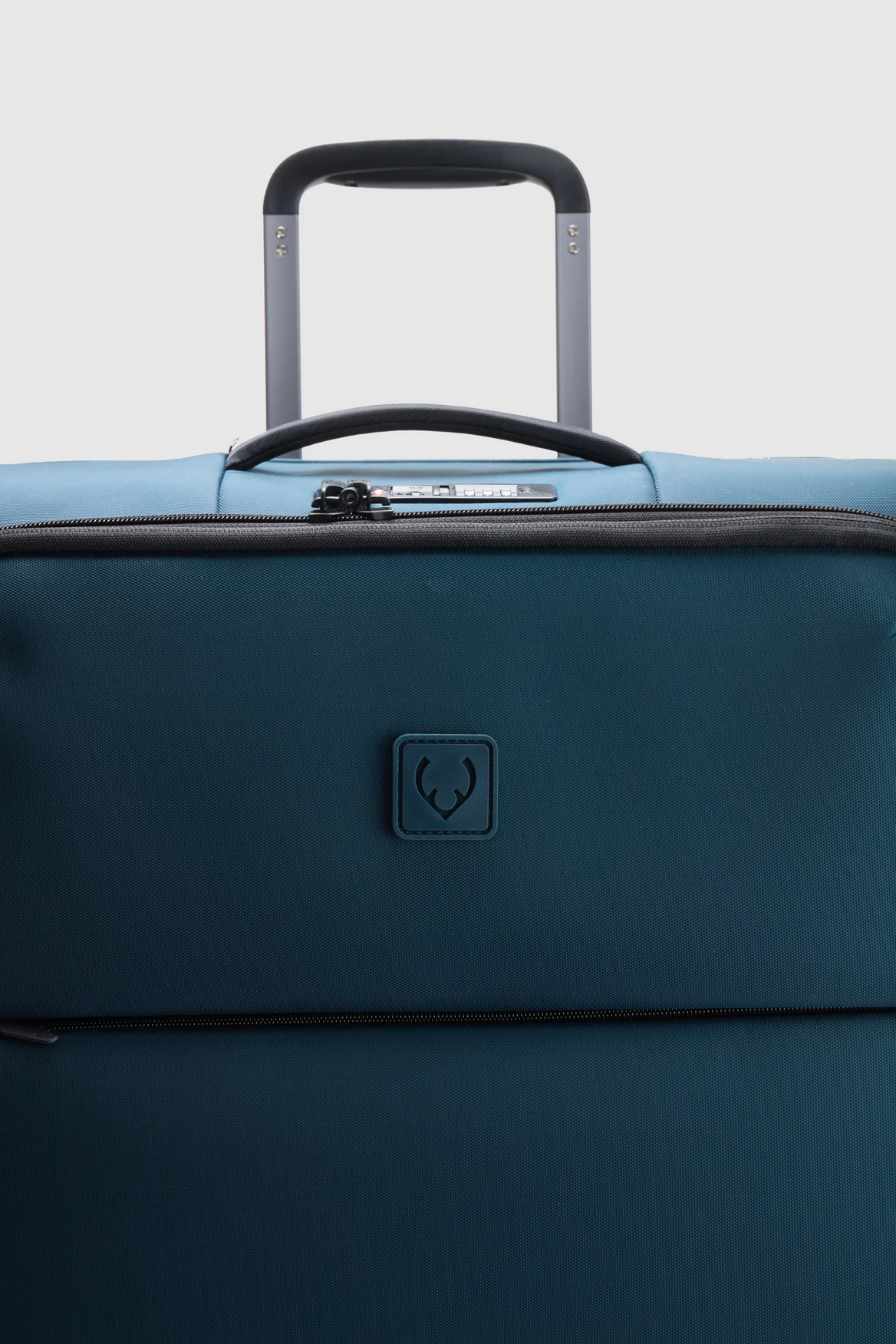 Soft Stripe 2.0 81cm Suitcase - Image 8