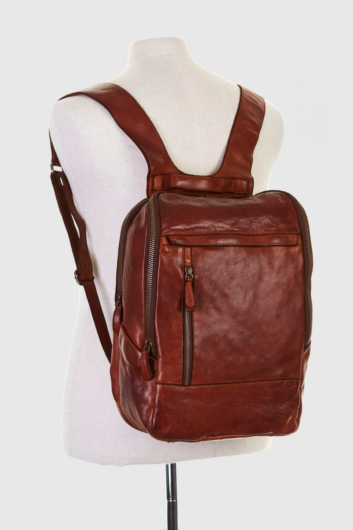 Kingsley Leather Large Backpack - Image 4