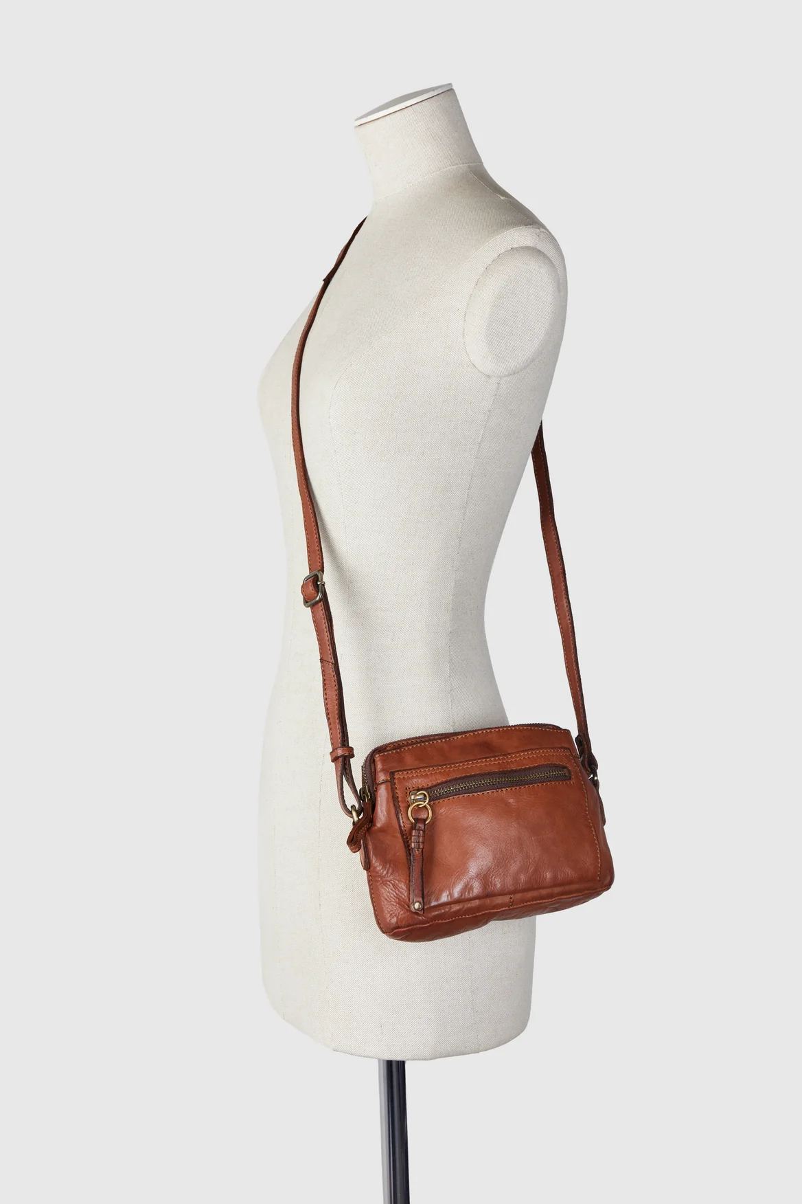 Ari Leather Small Crossbody Bag - Image 4