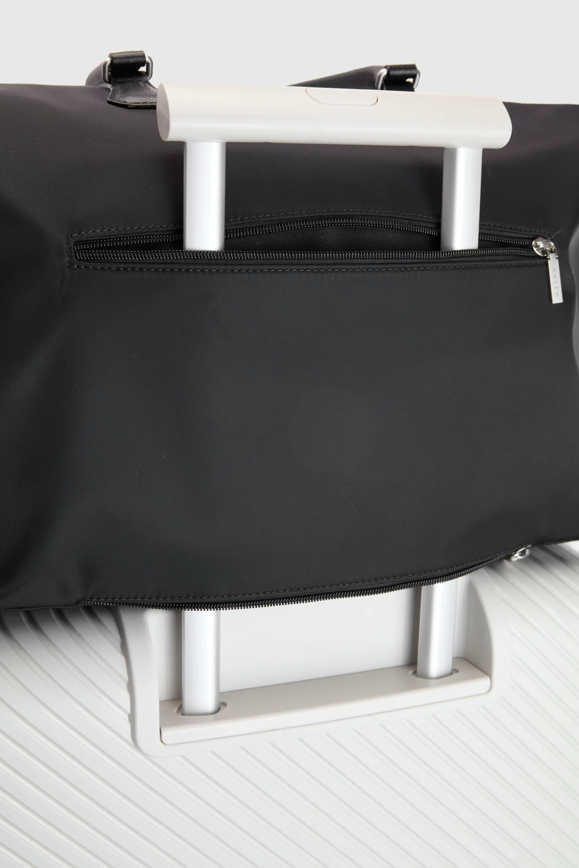 Noosa Leather Trim Travel Tote Bag - Image 4