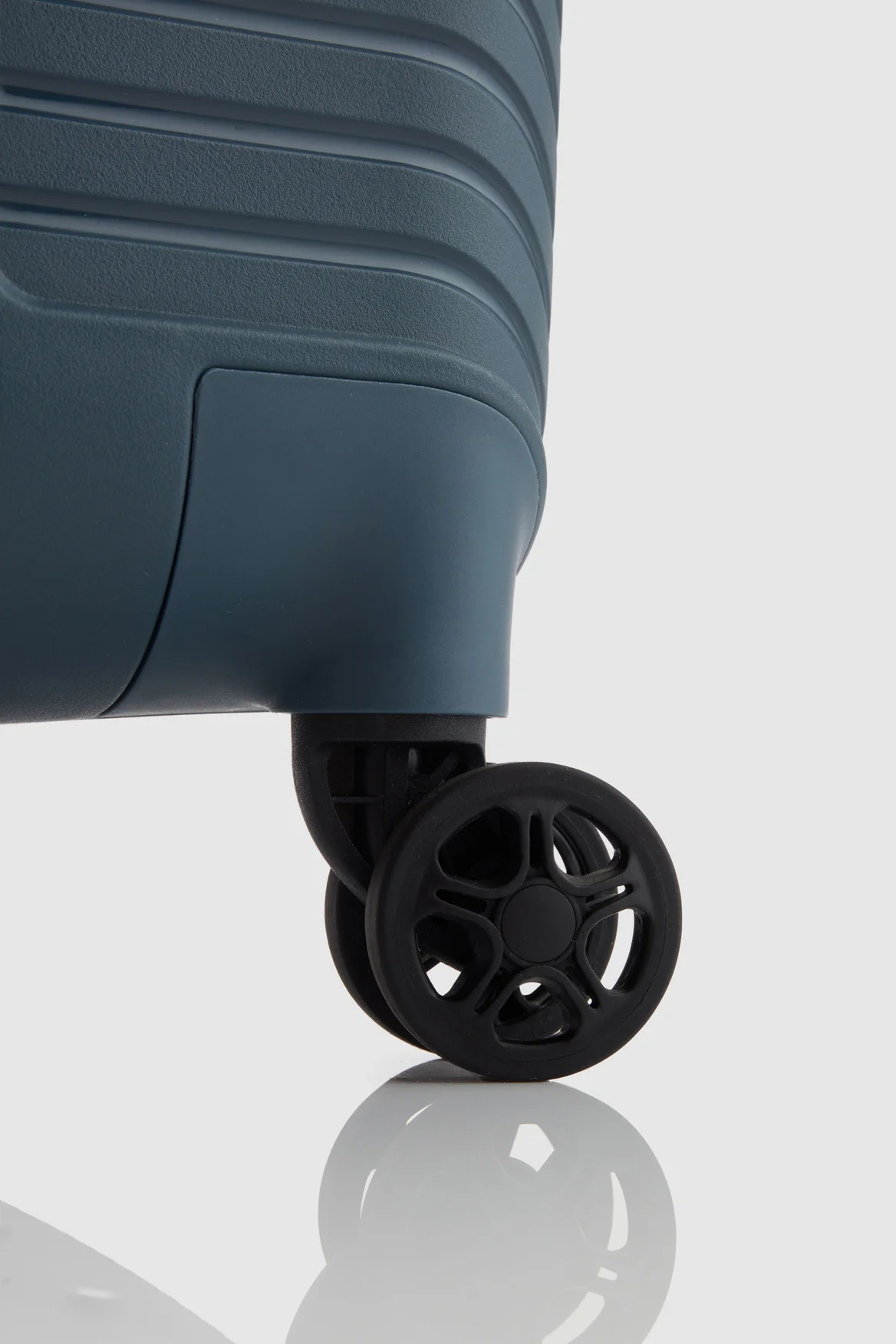 Bondi Carry-On 56cm Suitcase - Image 6