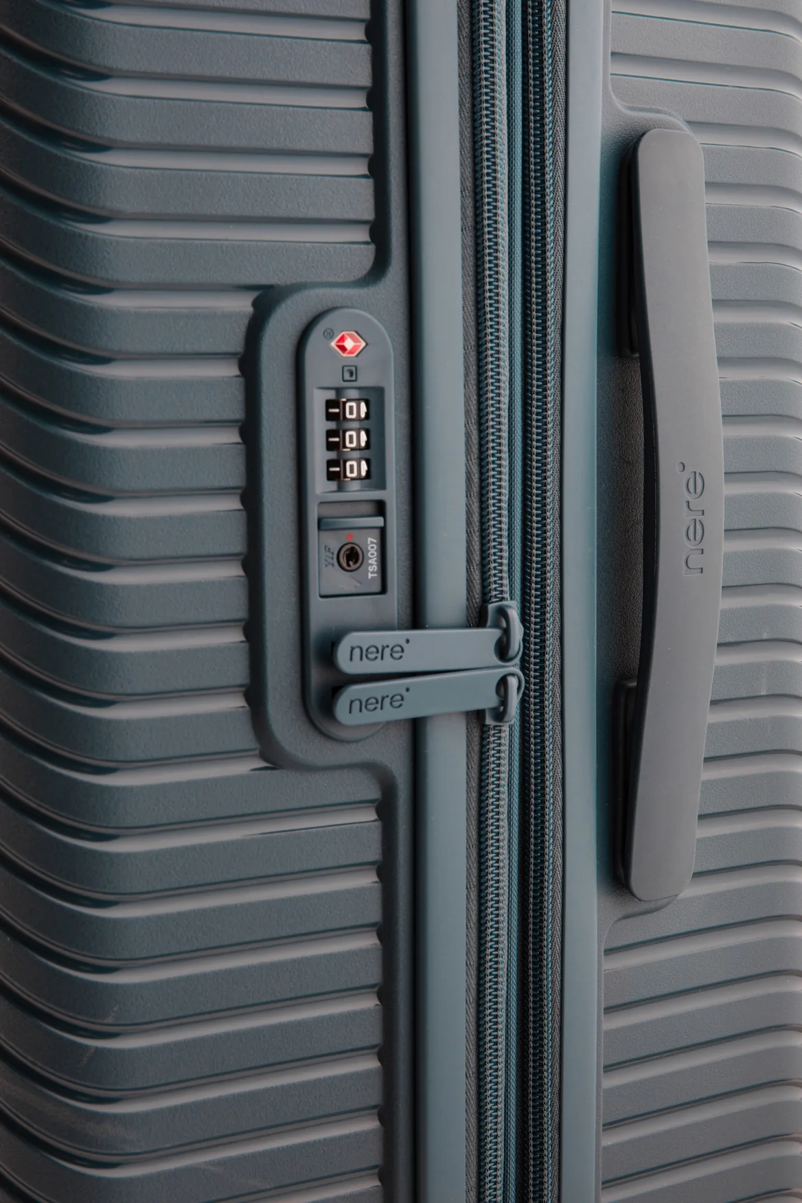 Bondi Check-In 66cm Suitcase - Image 7