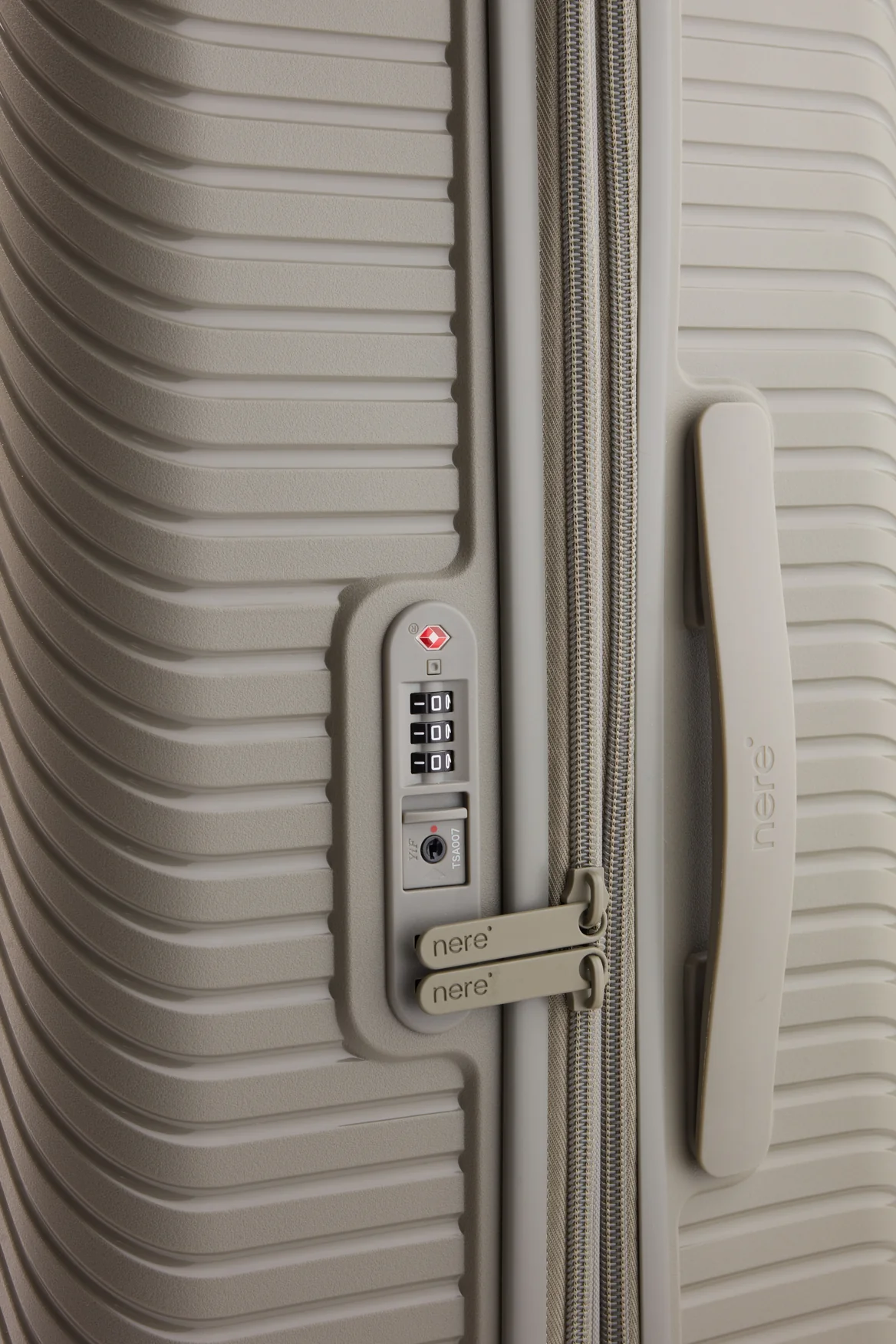 Bondi Check-In 66cm Suitcase - Image 7