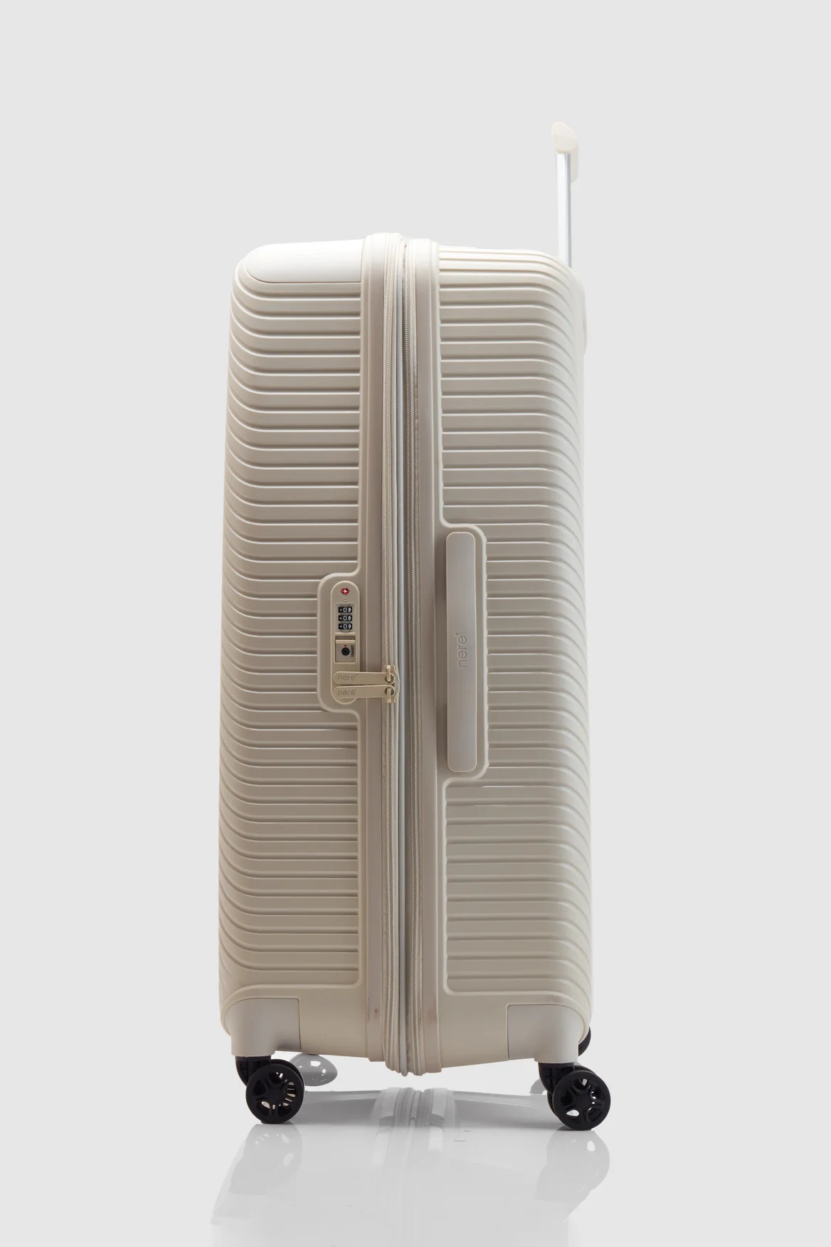 Bondi Check-In 80cm Suitcase - Image 2