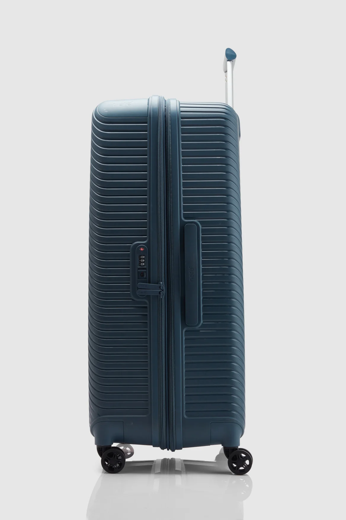 Bondi Check-In 80cm Suitcase - Image 2
