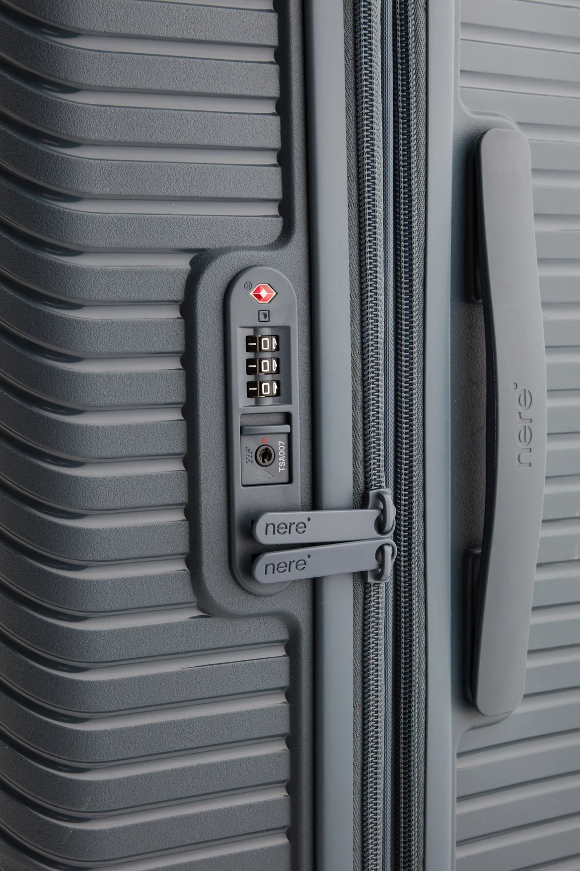 Bondi Check-In 80cm Suitcase - Image 7