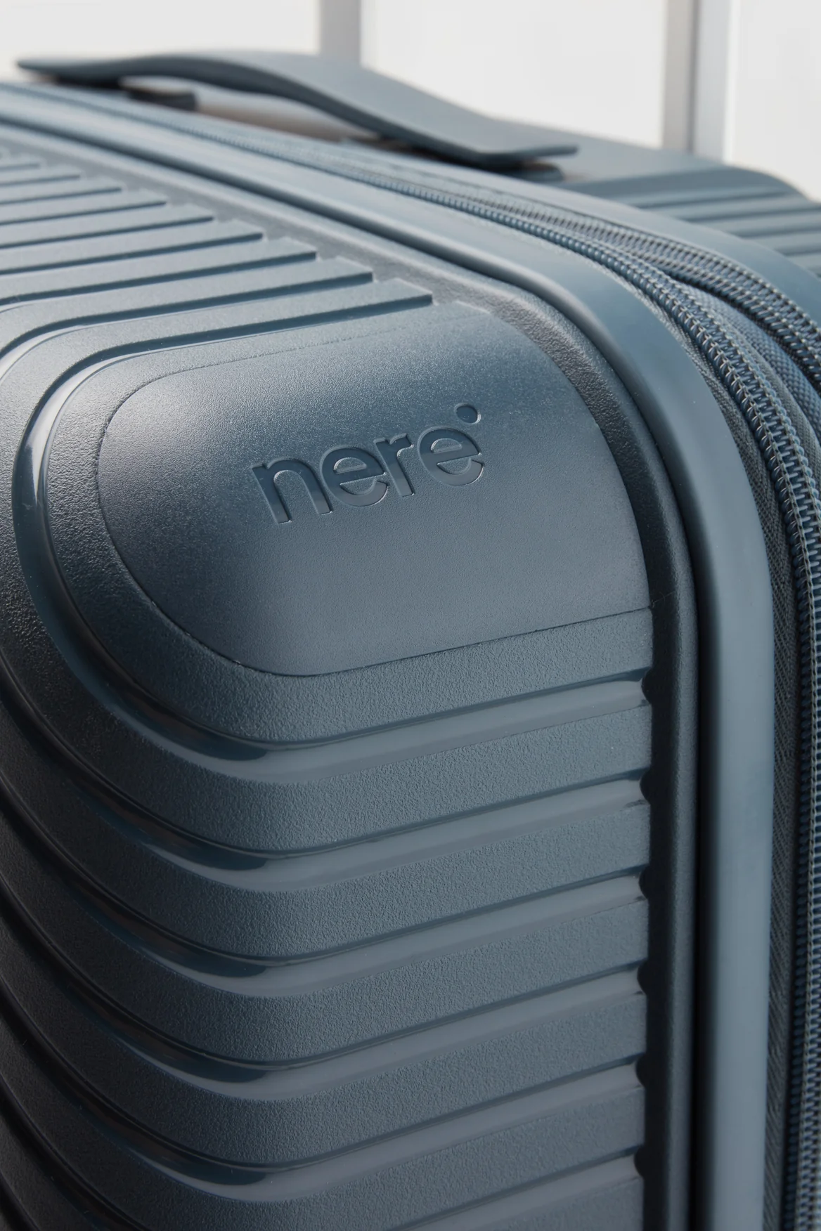Bondi Check-In 80cm Suitcase - Image 9
