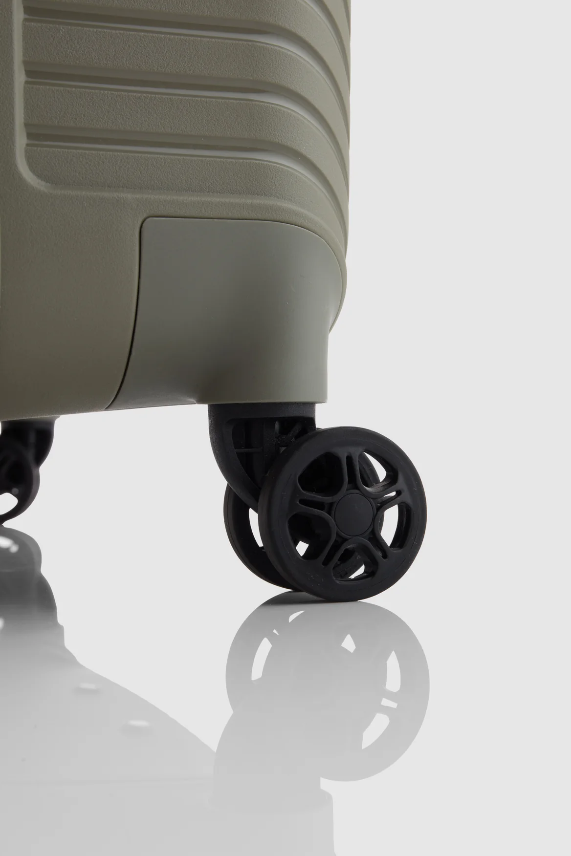 Bondi Check-In 80cm Suitcase - Image 6