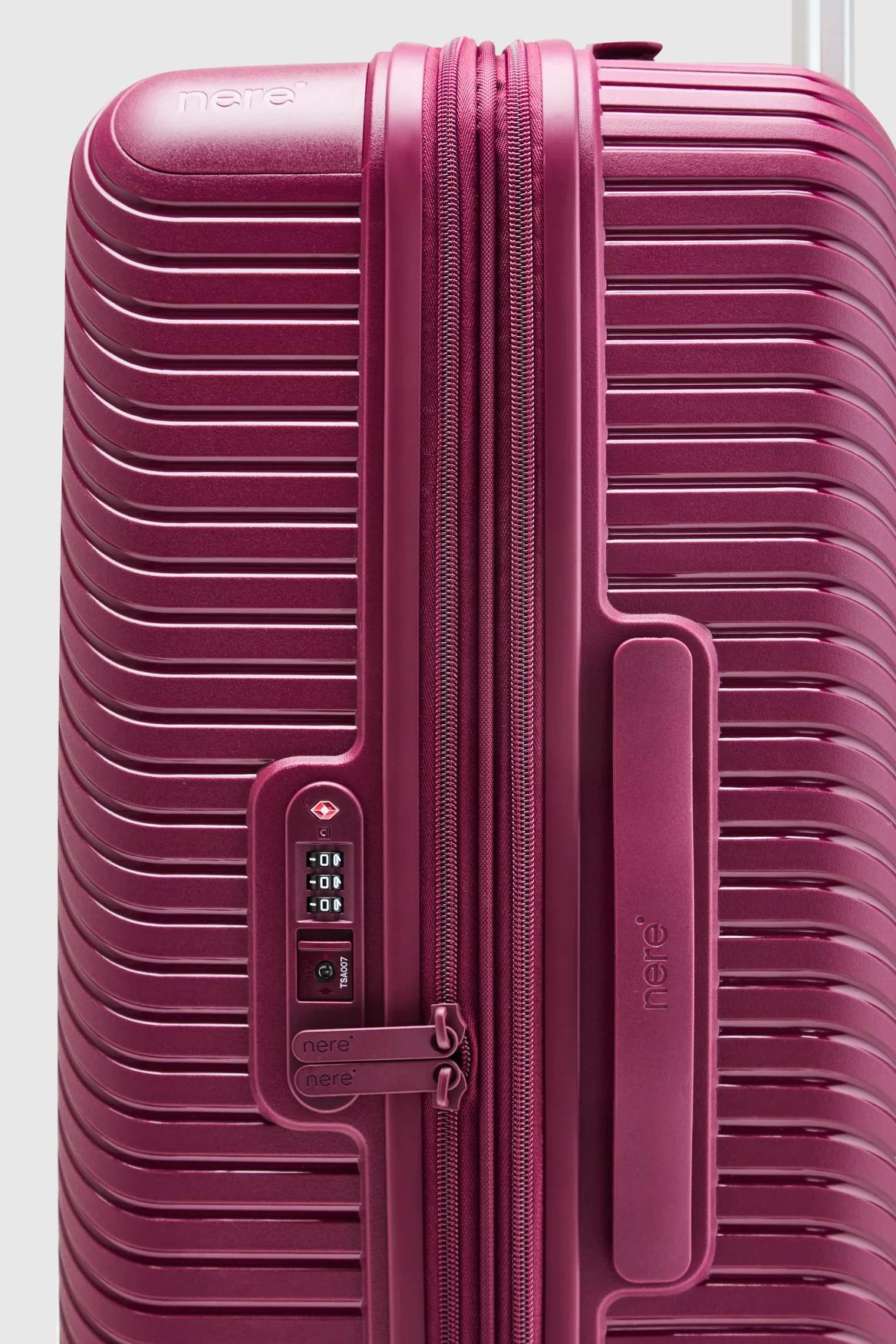 Bondi Check-In 80cm Suitcase - Image 7