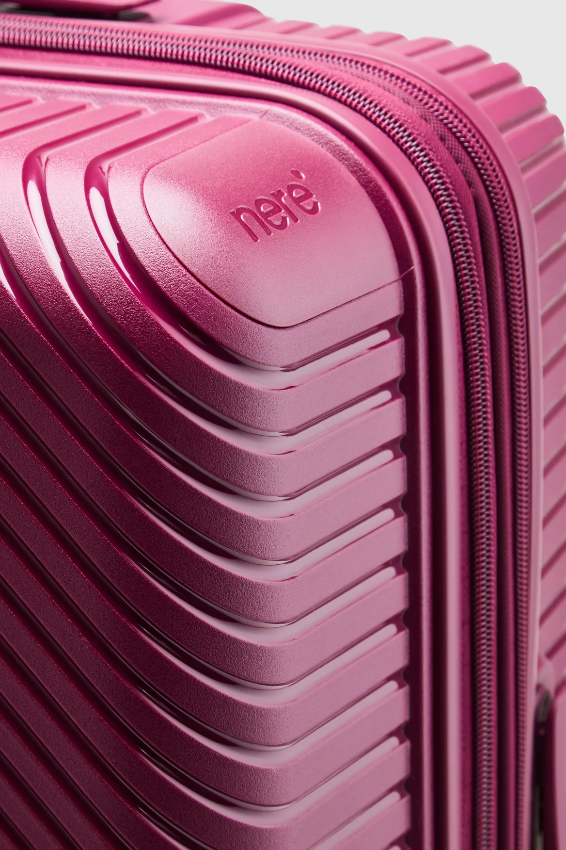 Bondi Check-In 80cm Suitcase - Image 8