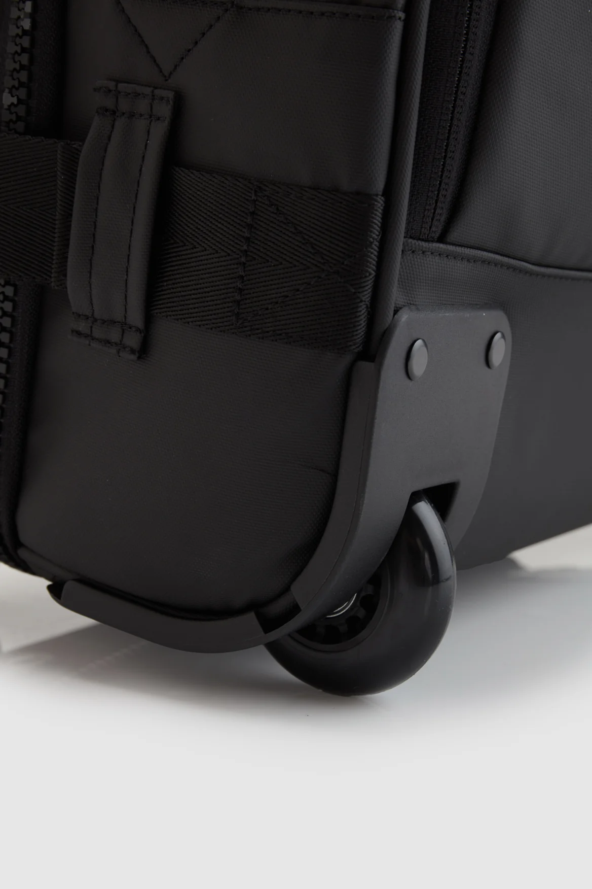 Newtown Carry-On 55cm Wheelbag - Image 8