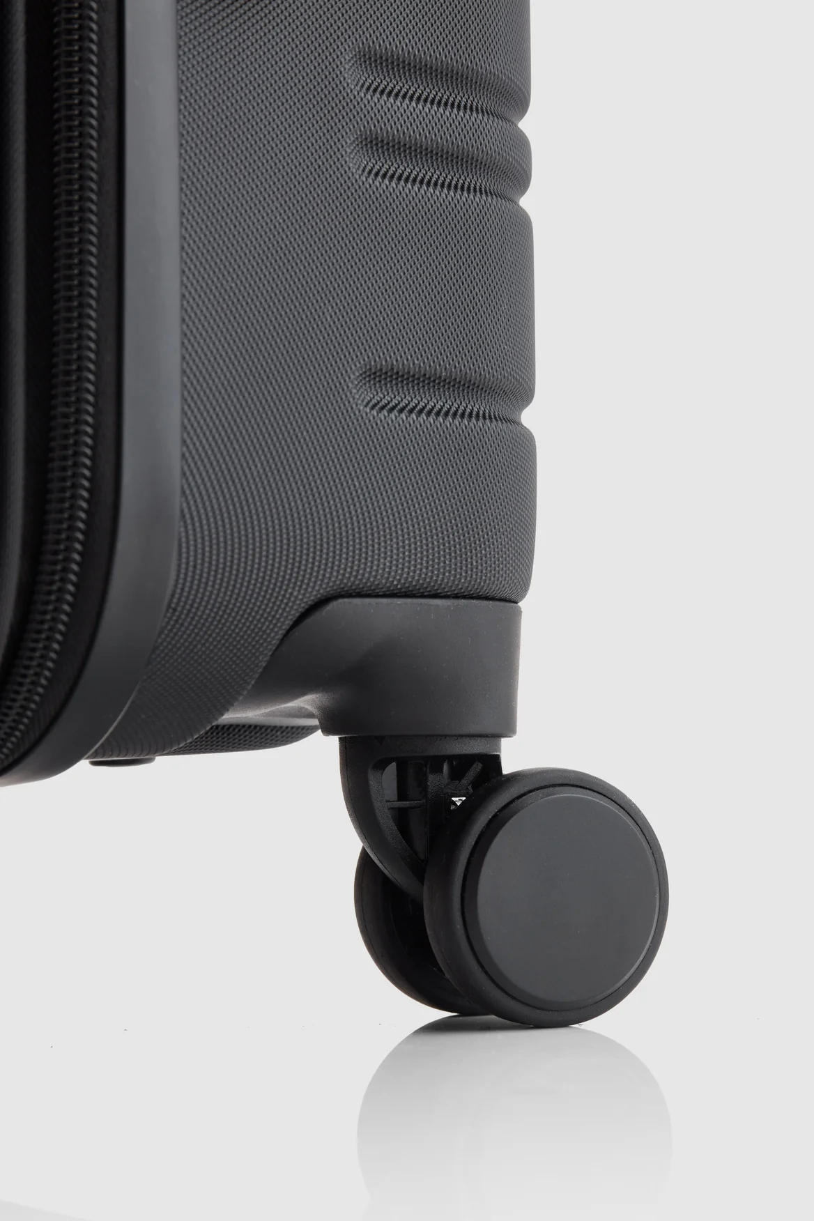 Stori 55cm Front Open Suitcase - Image 8