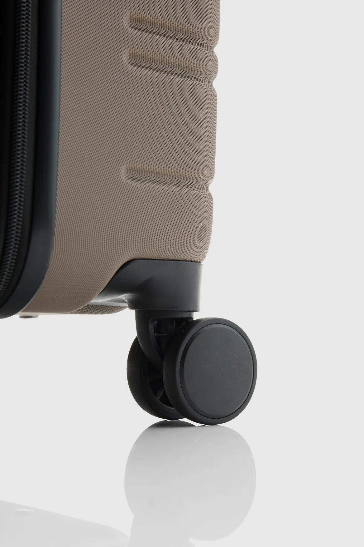 Stori Check-In 75cm Suitcase - Image 6