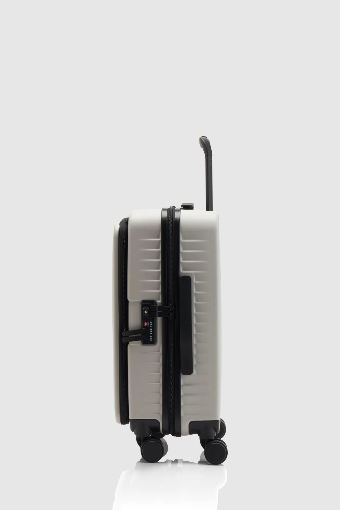 Venture Dual Open 56cm Suitcase - Image 2