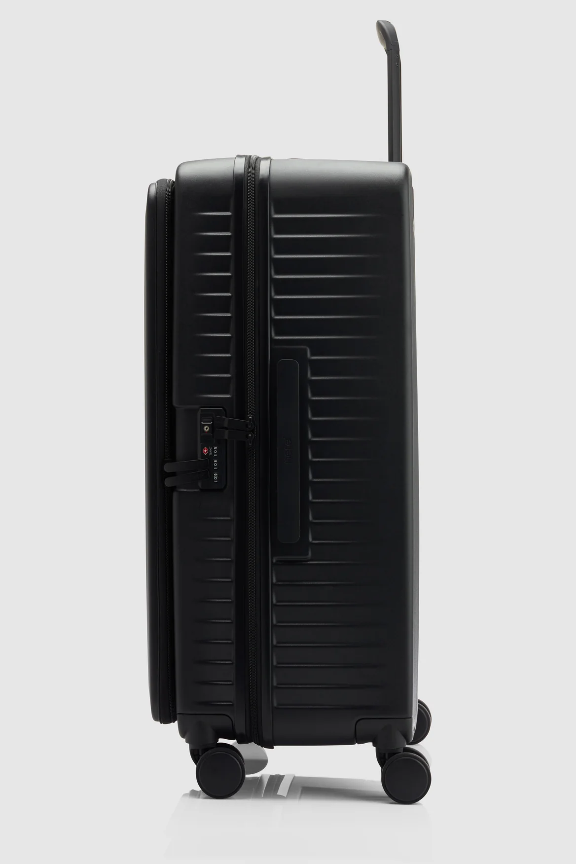 Venture Dual Open 76cm Suitcase - Image 2