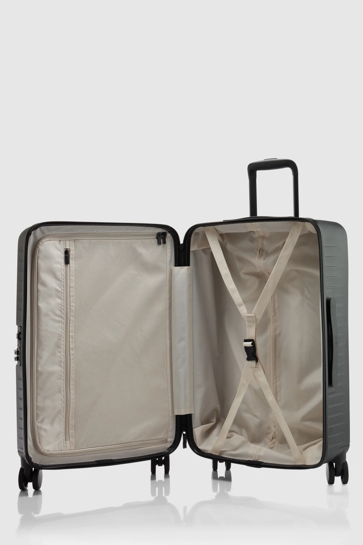 Venture Dual Open 76cm Suitcase - Image 5