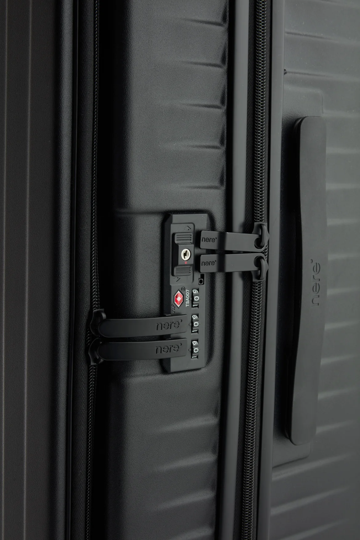 Venture Dual Open 76cm Suitcase - Image 8