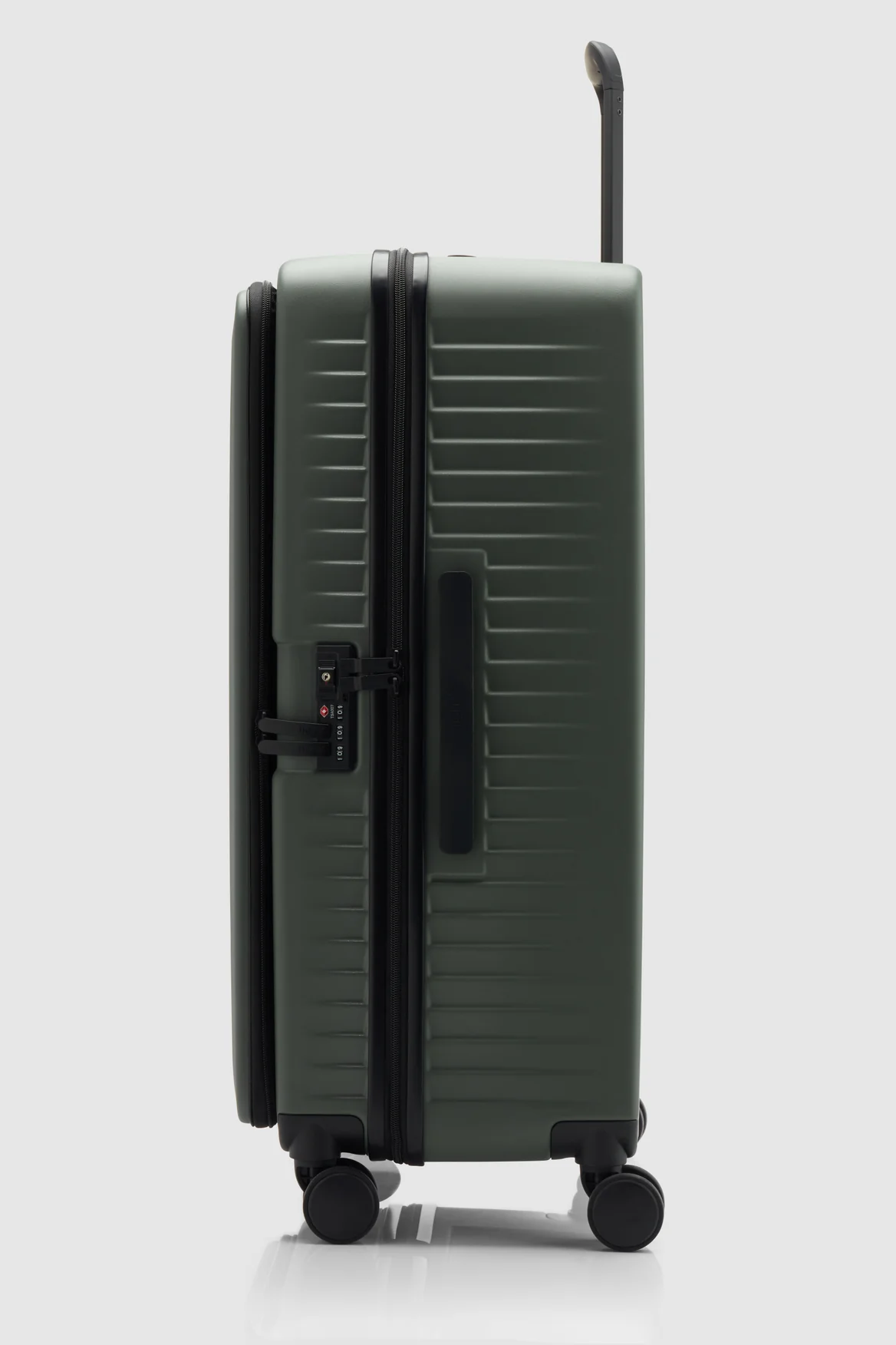 Venture Dual Open 76cm Suitcase - Image 2