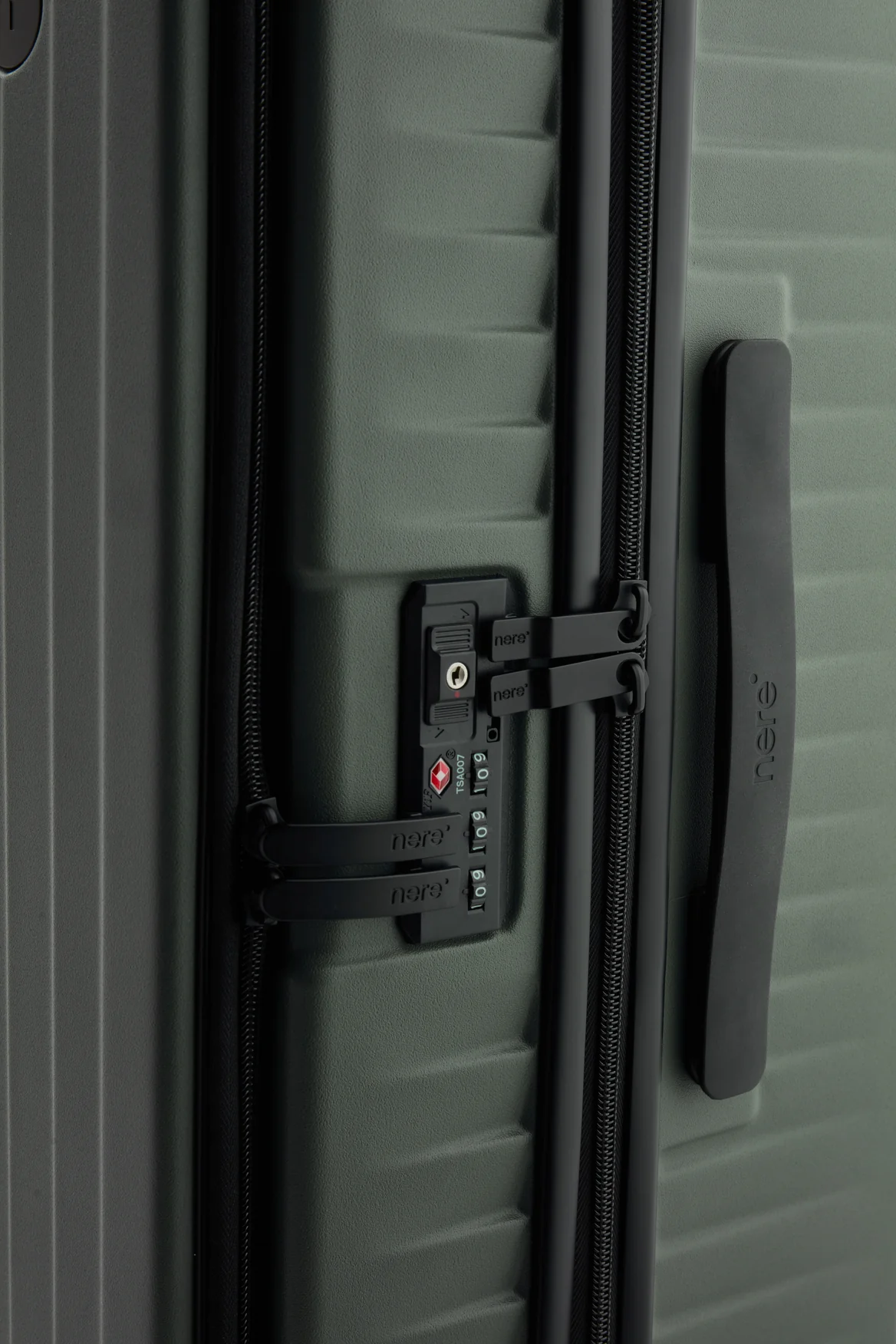 Venture Dual Open 76cm Suitcase - Image 8