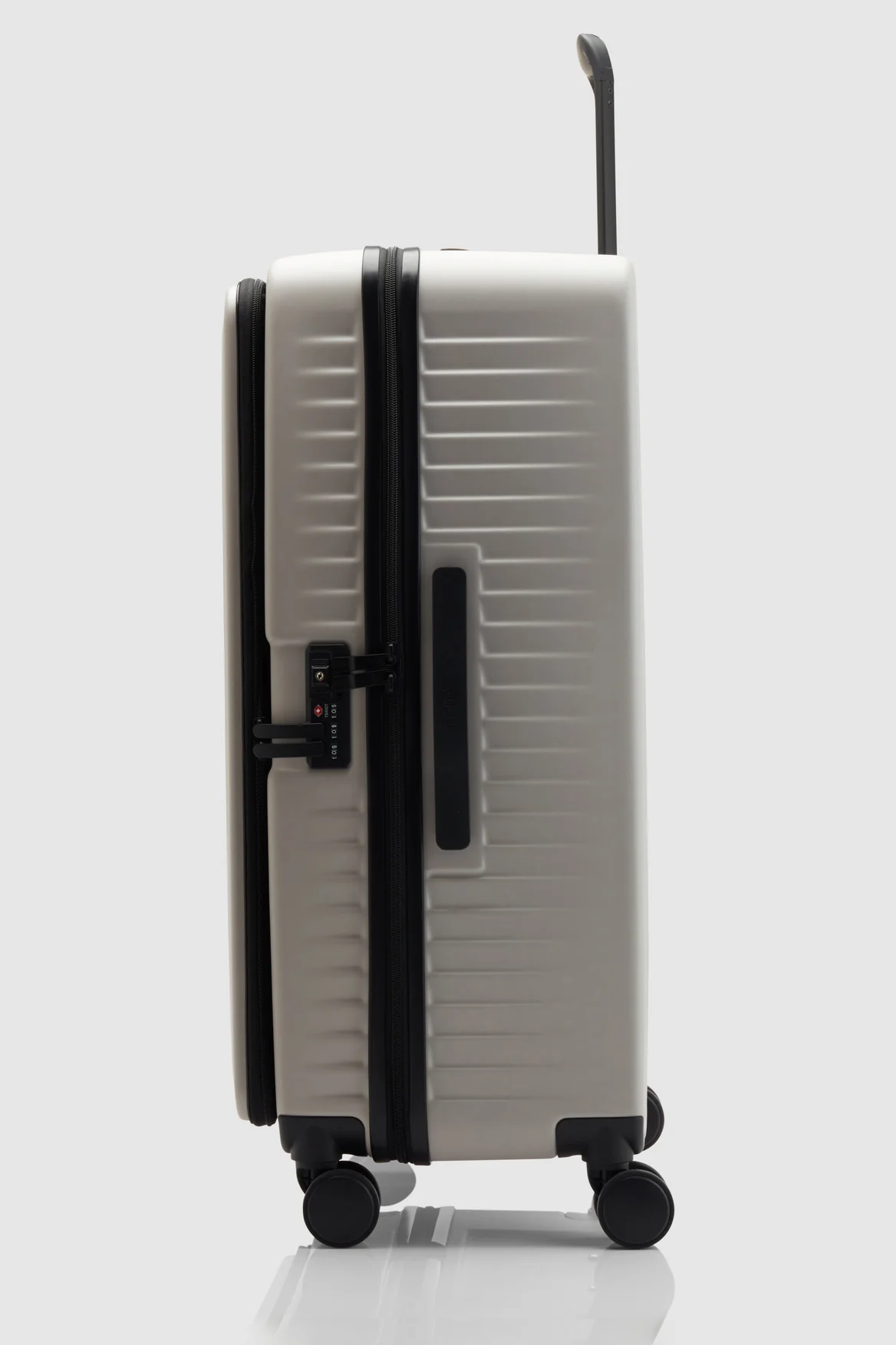 Venture Dual Open 76cm Suitcase - Image 2