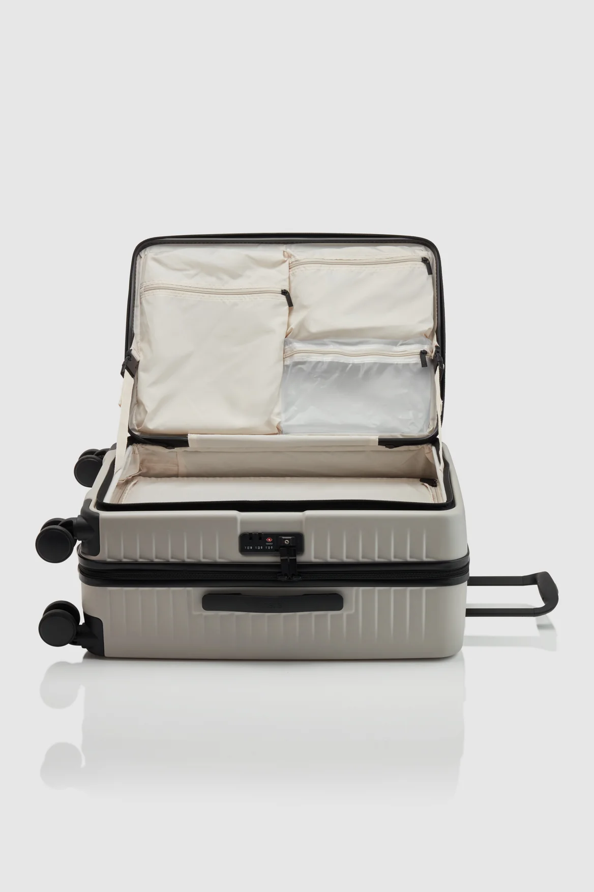Venture Dual Open 76cm Suitcase - Image 3