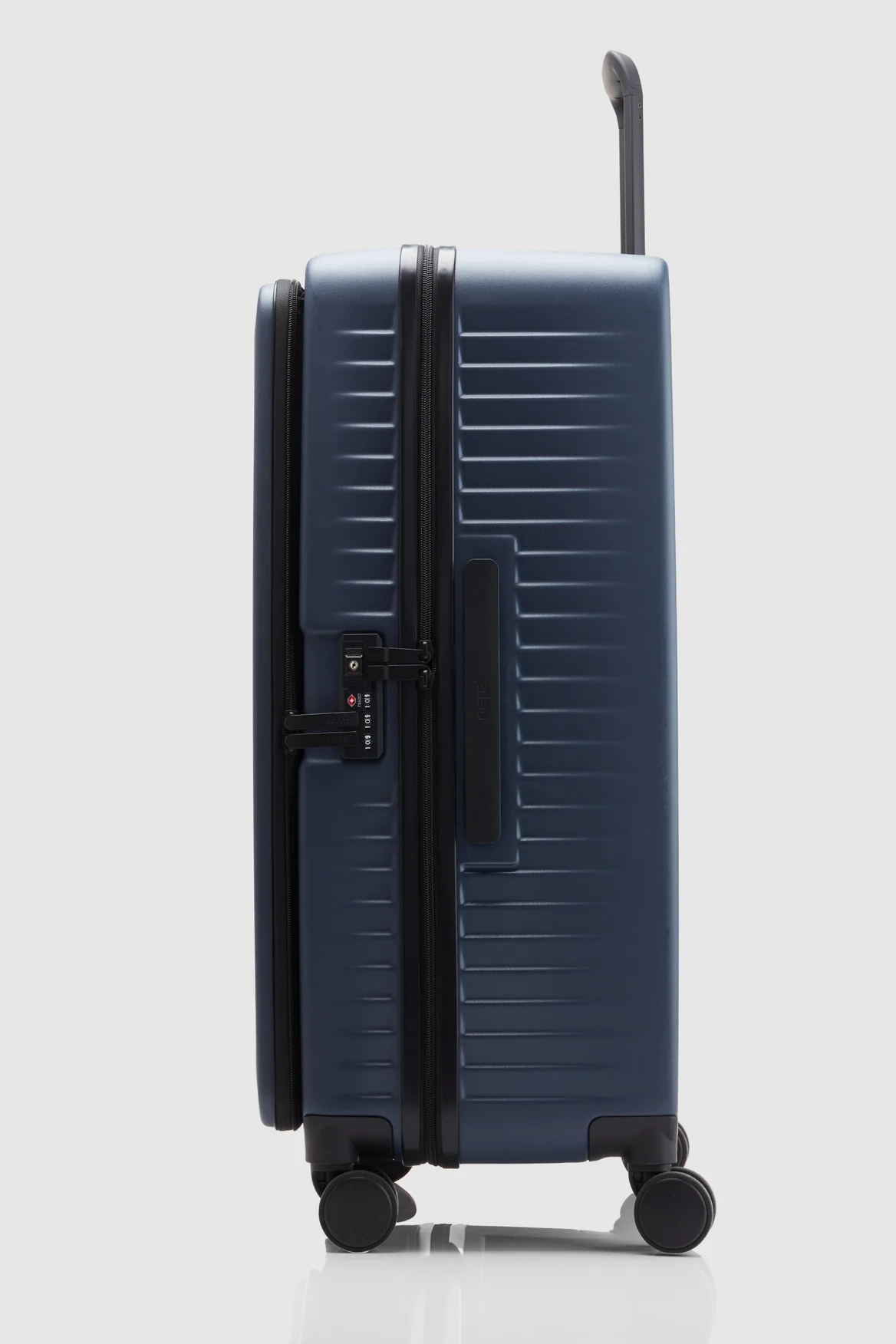 Venture Dual Open 76cm Suitcase - Image 2