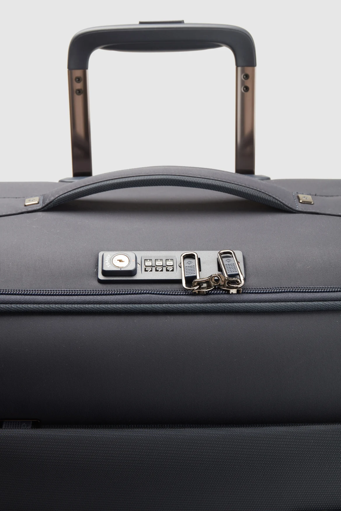 Airea Check-In 67cm Suitcase - Image 6