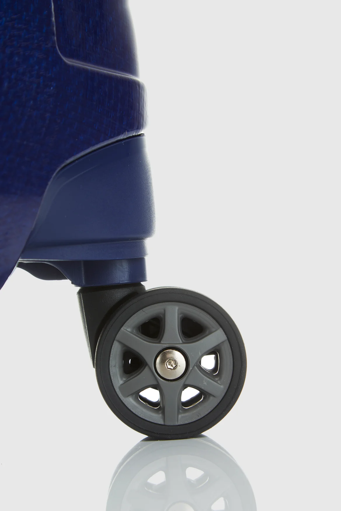 C-Lite Check-In 81cm Suitcase - Image 6