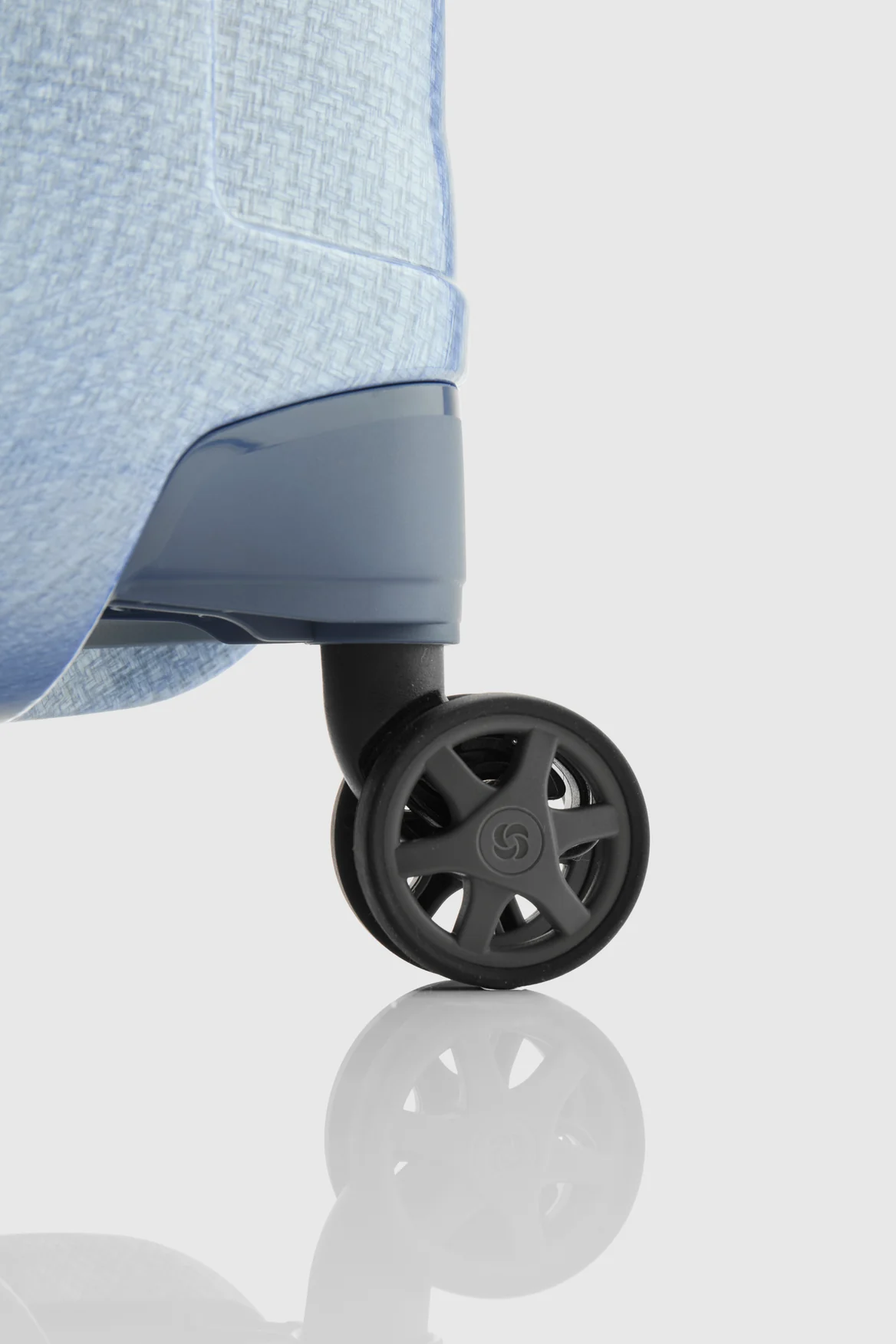 C-Lite Check-In 81cm Suitcase - Image 6