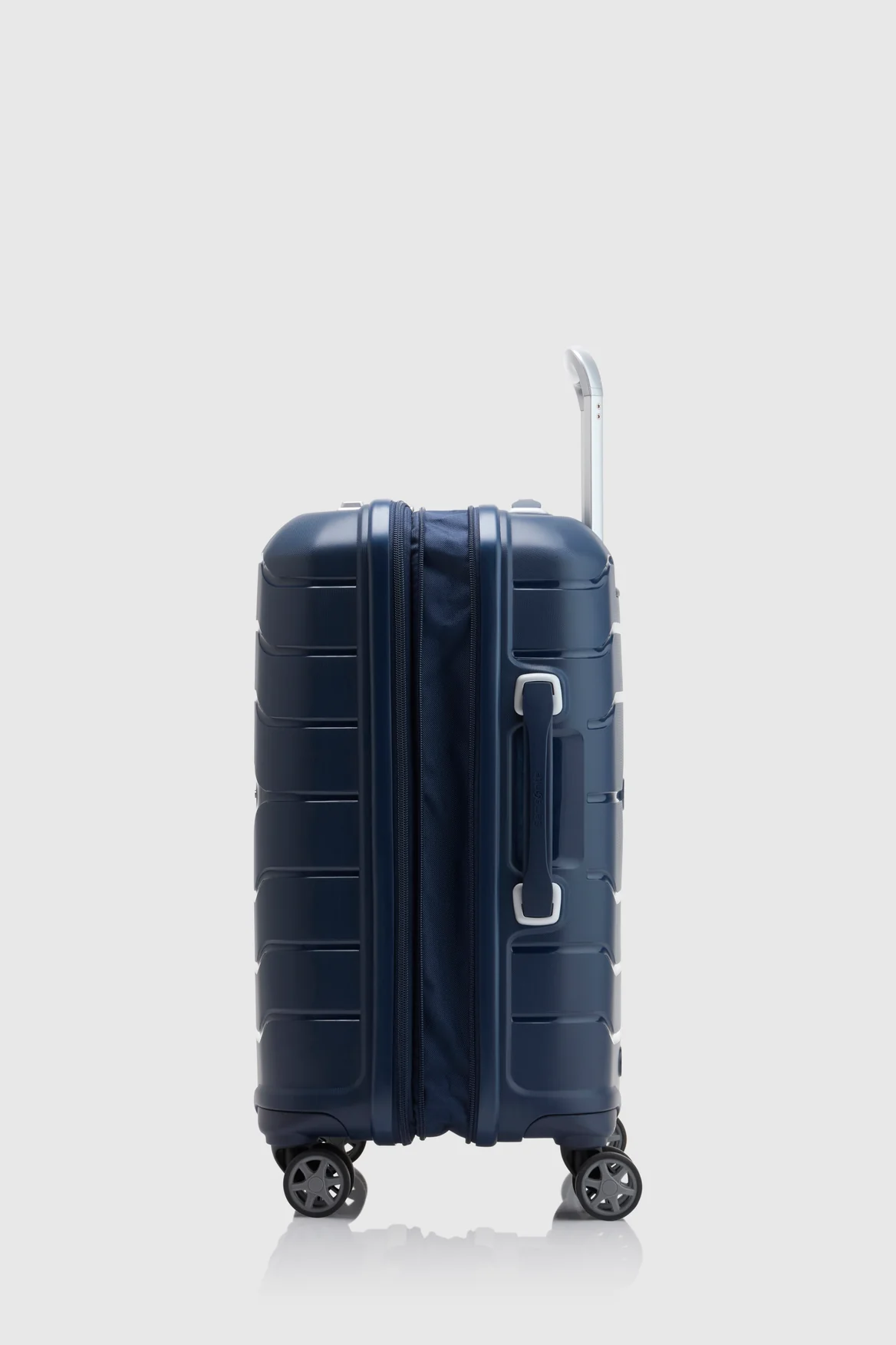 Oc2lite Carry-On 55cm Suitcase - Image 3
