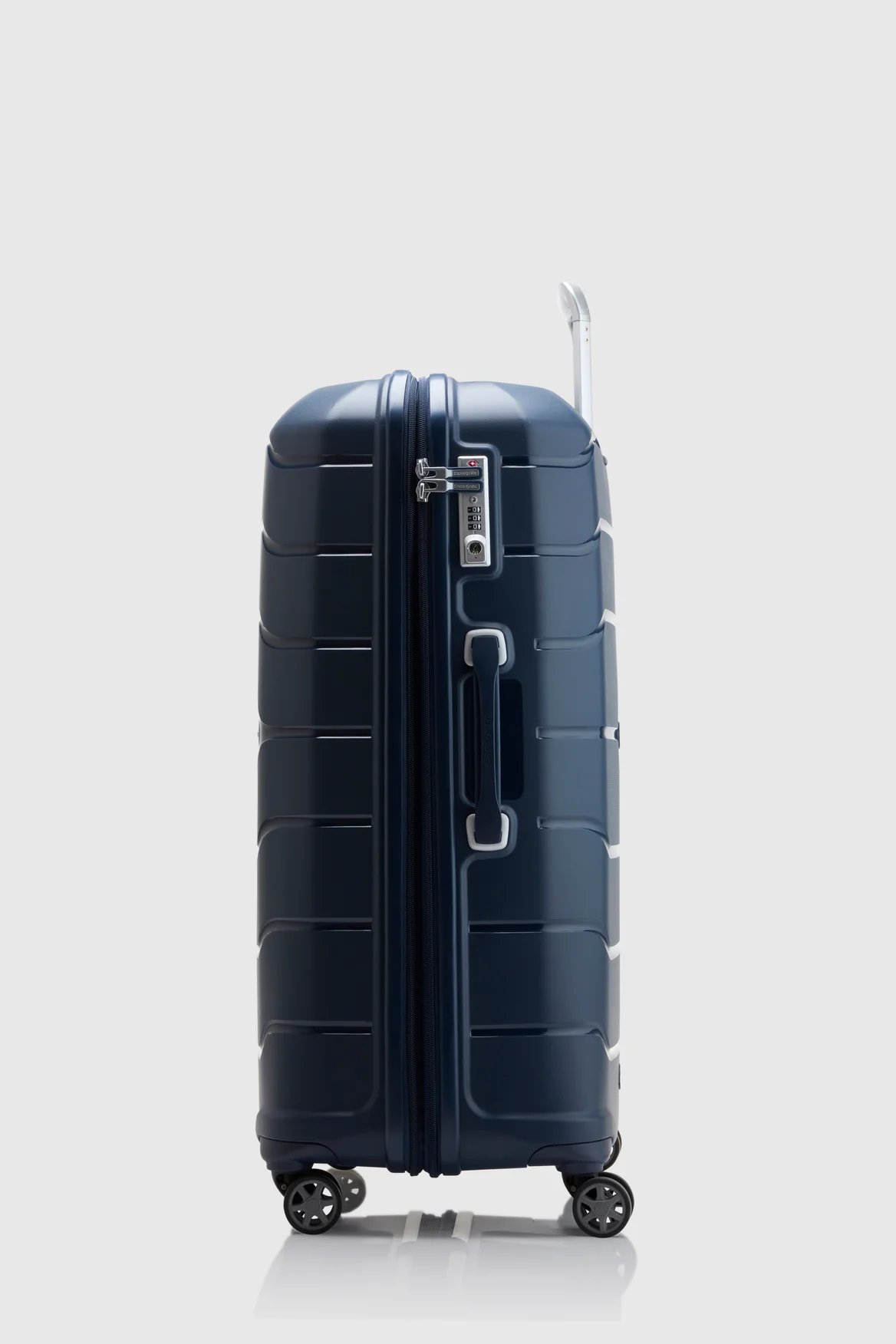 Oc2lite Check-In 68cm Suitcase - Image 2