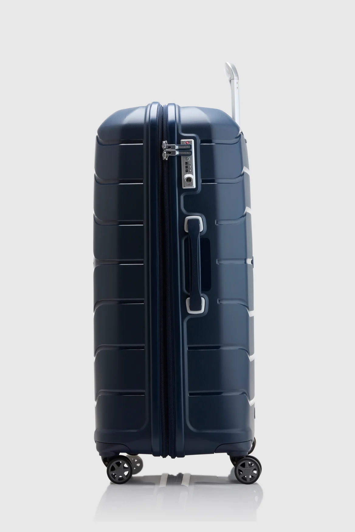 Oc2lite Check-In 75cm Suitcase - Image 2