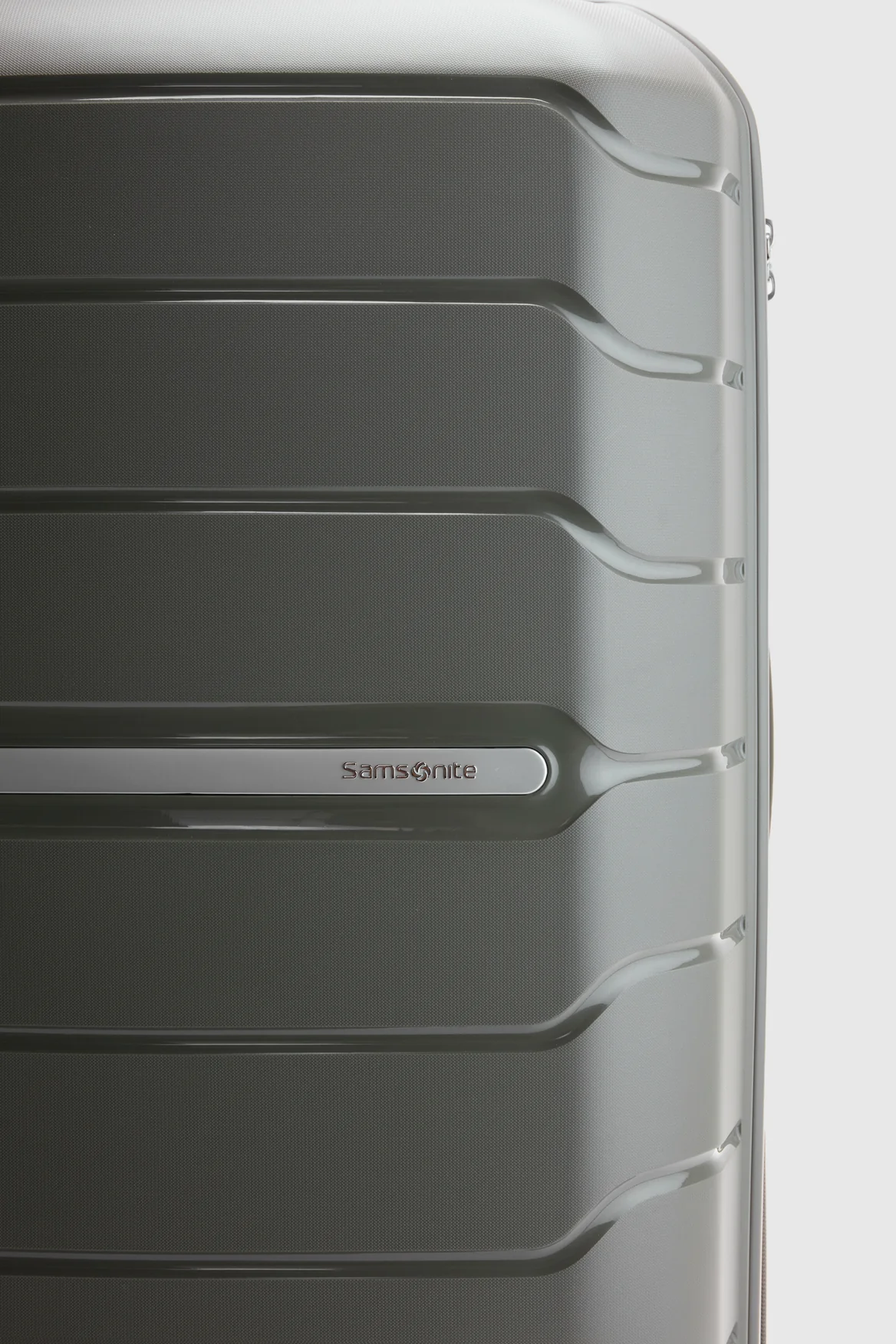 Oc2lite Check-In 75cm Suitcase - Image 8