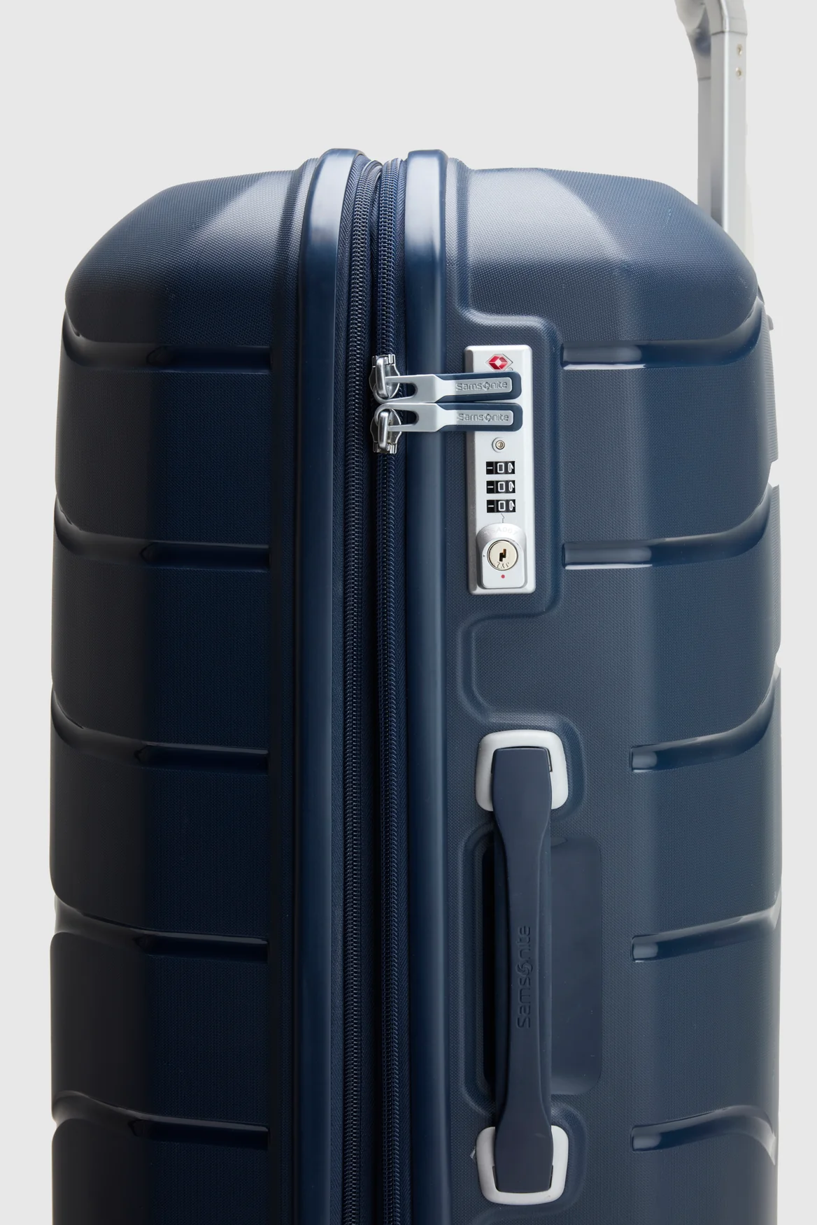 Oc2lite Check-In 81cm Suitcase - Image 8