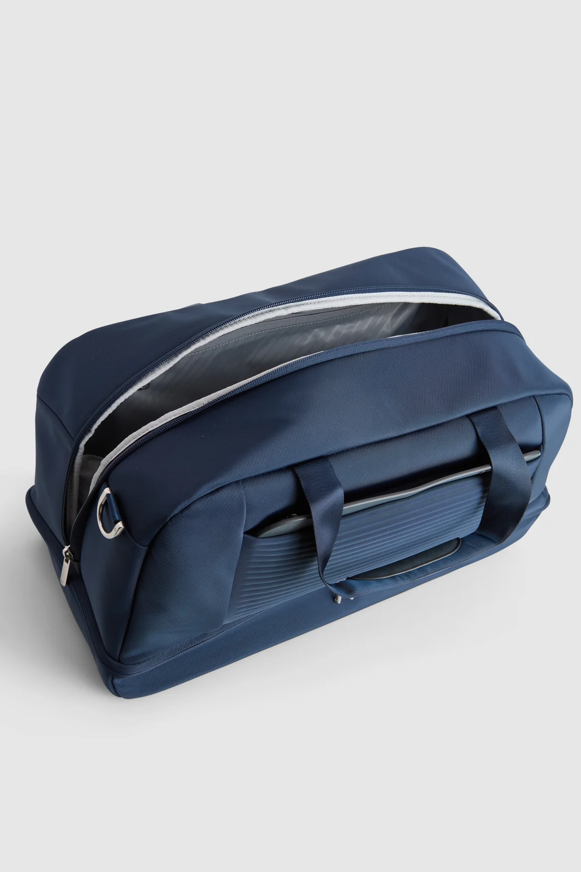 Paralux Weekender Duffle - Image 3