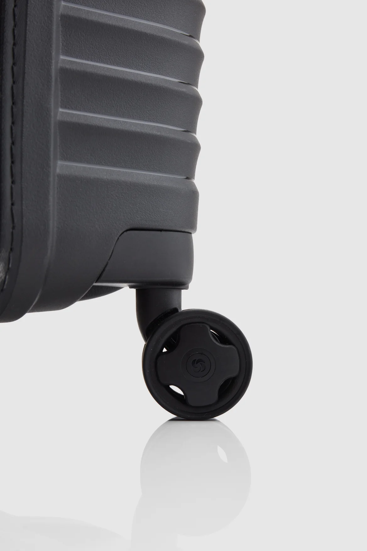 Upscape Carry-On 55cm Suitcase - Image 6
