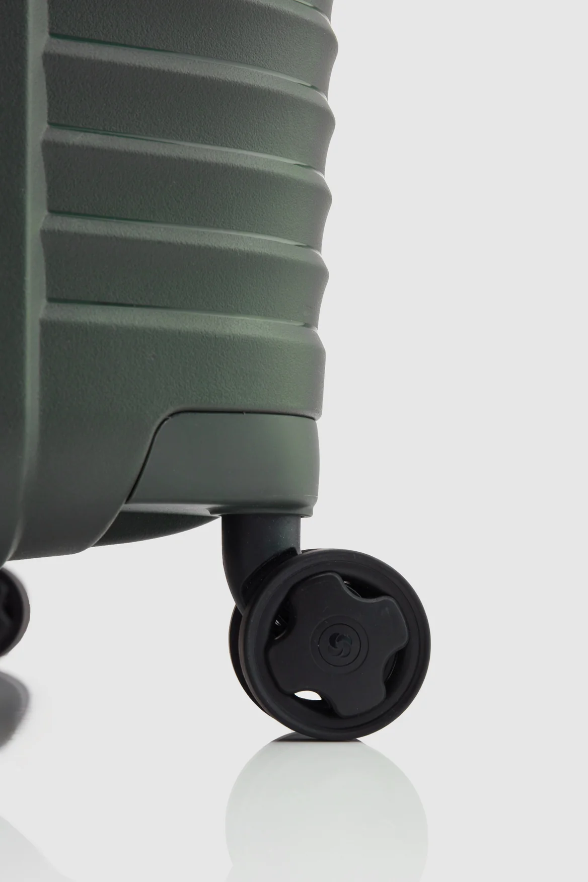 Upscape Check-In 81cm Suitcase - Image 6